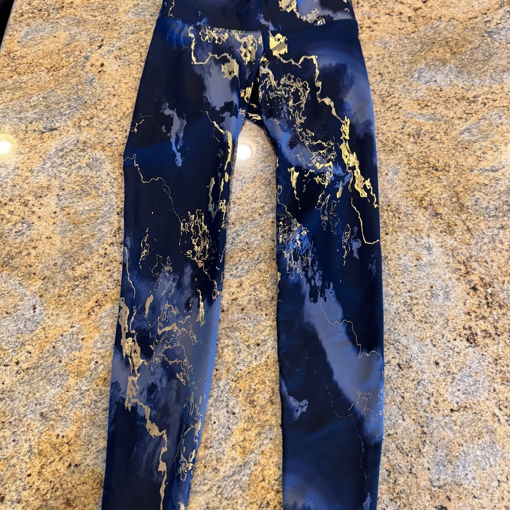 Old Navy Black And Gray with gold.  Gorgeous colors   Size small